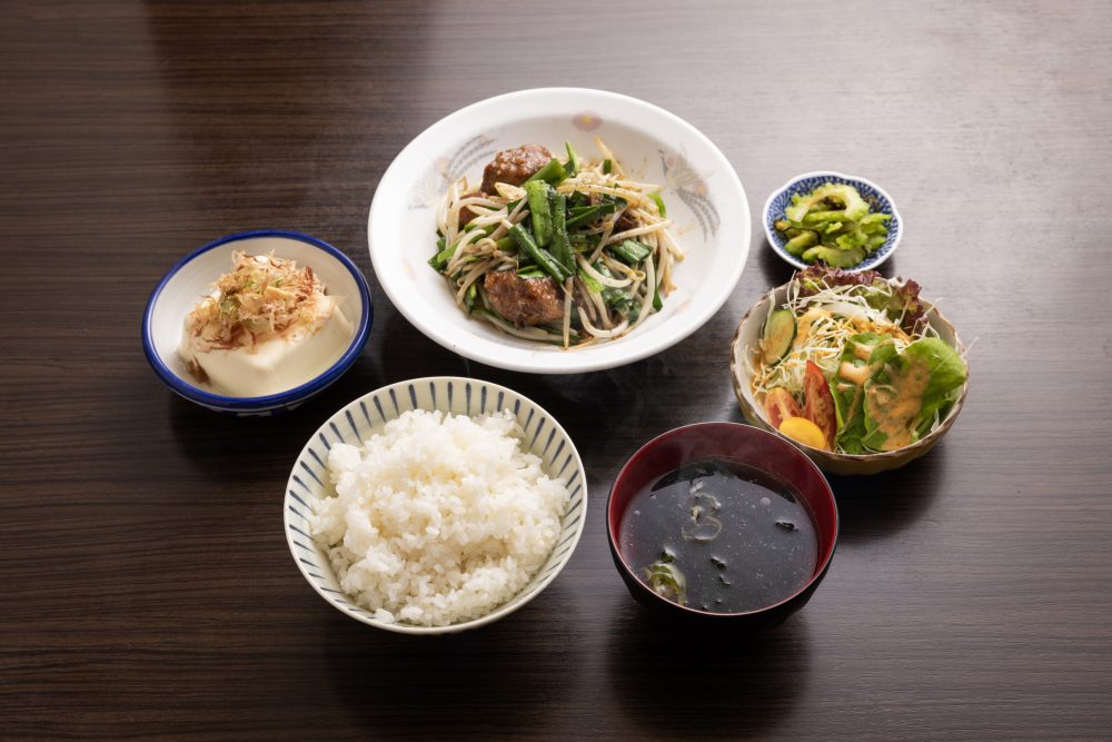 まんぷく魚沼定食　ファミリー居酒屋ハーモニー　日替わり定食